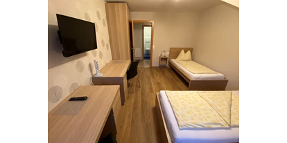 Monteurwohnung - Zimmertyp: Mehrbettzimmer - Rote Säge - Ferienwohnung Winter Zweibettzimmer - Privatzimmer & Ferienwohnungen Leeb