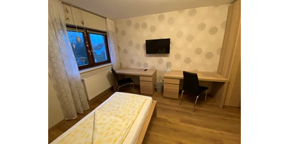 Monteurwohnung - Zimmertyp: Doppelzimmer - Rote Säge - Ferienwohnung Winter Zweibettzimmer - Privatzimmer & Ferienwohnungen Leeb