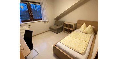 Monteurwohnung - Zimmertyp: Doppelzimmer - Rote Säge - Ferienwohnung Winter Einbettzimmer und Sofa - Privatzimmer & Ferienwohnungen Leeb