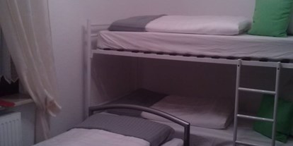 Monteurwohnung - Kühlschrank - PLZ 09130 (Deutschland) - Schlafzimmer - Karla Wohnung