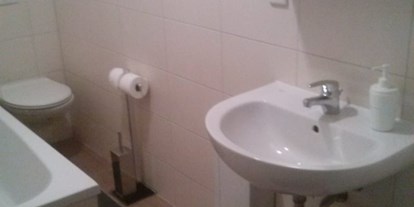 Monteurwohnung - Badezimmer: eigenes Bad - Sachsen - Bad - Karla Wohnung