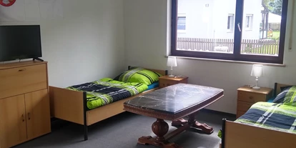 Monteurwohnung - Zimmertyp: Doppelzimmer - Wenzenbach - Obertraubling Monteurzimmer mit getrennten Betten - Florian Fürbacher