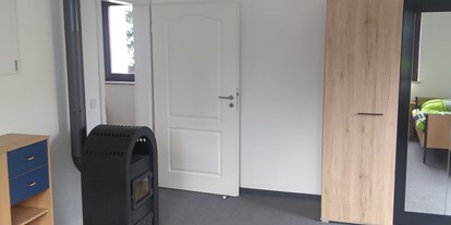 Monteurwohnung - Kühlschrank - PLZ 93080 (Deutschland) - Kamin im Doppelzimmer - Florian Fürbacher
