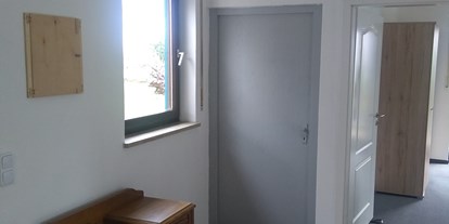 Monteurwohnung - Art der Unterkunft: Gästezimmer - Alteglofsheim - Flur - Florian Fürbacher
