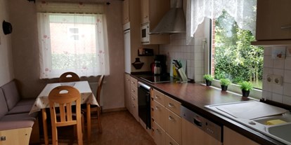 Monteurwohnung - Hund erlaubt - Kronprinzenkoog - Küche mit Esstisch - "Haus Inge"