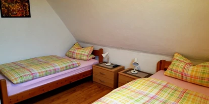 Monteurwohnung - Bettwäsche: Bettwäsche inklusive - Trennewurth - Schlafzimmer 2 mit Sat-TV - "Haus Inge"