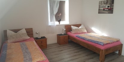 Monteurwohnung - Einzelbetten - Ramhusen - Schlafzimmer 2 mit Sat-TV - "Haus Steffi"