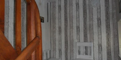 Monteurwohnung - Küche: eigene Küche - Trennewurth - Treppenaufgang zu den Schlafzimmern - "Haus Steffi"