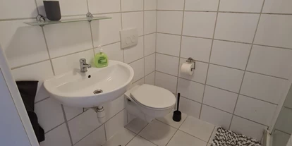 Monteurwohnung - Zimmertyp: Doppelzimmer - PLZ 64560 (Deutschland) - Apartment 2, Bad - J&P Brunetti Zimmervermietung Uferstr. 9 Trebur