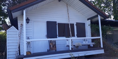 Monteurwohnung - Kühlschrank - PLZ 95197 (Deutschland) - Gartenhaus mit Sitzmöglichkeiten kann benutzt werden - Wachter Monteur- / Ferienwohnungen im Frankenwald