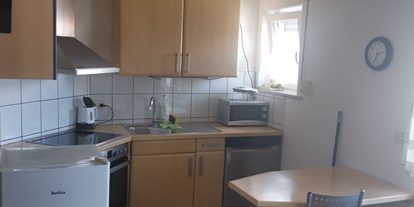 Monteurwohnung - Kühlschrank - PLZ 93356 (Deutschland) - Küche mit 2 Schlafzimmern - Gästehaus Edith 