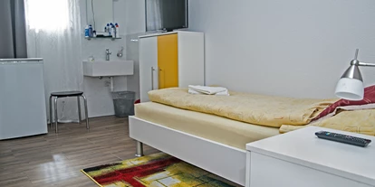 Monteurwohnung - Bettwäsche: Bettwäsche inklusive - Subingen - Einzelzimmer mit Du/Wc im Zimmer - SleepBox