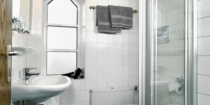 Monteurwohnung - Art der Unterkunft: Gästezimmer - Althütte Schlichenhöfle - Badezimmer - Hotel Bitzer