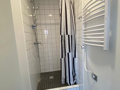 Monteurwohnung - Badezimmer: eigenes Bad - Thurland - Monteurzimmer / Monteursunterkuft Bitterfeld