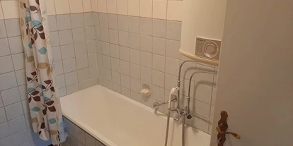 Monteurwohnung - Badezimmer: Gemeinschaftsbad - Tauberrettersheim - Monteurzimmer Lang