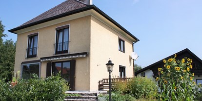 Monteurwohnung - Küche: eigene Küche - Adnet - Villa Elli mit Terrasse vom Garten aus - Villa Elli Salzburg
