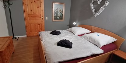 Monteurwohnung - Kühlschrank - Berching - Schlafzimmer - Komfort Feriendomizil Jakobi