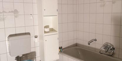 Monteurwohnung - Badezimmer: eigenes Bad - Altmannstein Altmannstein - Bad/Dusche - Komfort Feriendomizil Jakobi