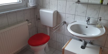 Monteurwohnung - Badezimmer: Gemeinschaftsbad - Thür - Inge Schunk