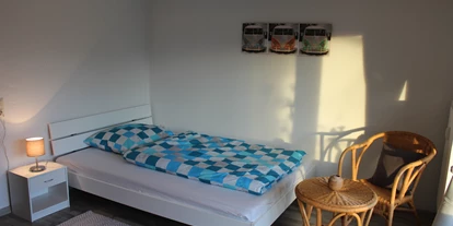Monteurwohnung - Kühlschrank - PLZ 34593 (Deutschland) - Schlafzimmer 1 - Monteurunterkunft für 3 Personen