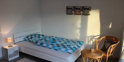 Monteurwohnung - Kühlschrank - PLZ 34326 (Deutschland) - Schlafzimmer 1 - Monteurunterkunft für 3 Personen