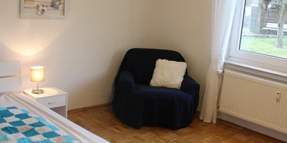 Monteurwohnung - Kühlschrank - PLZ 34593 (Deutschland) - Schlafzimmer 2 - Monteurunterkunft für 3 Personen