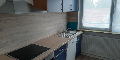 Monteurwohnung - Balkon - Großwallstadt - Küche im Obergeschoß - Lana's Haus