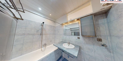 Monteurwohnung - Kühlschrank - Unterholzing (Kematen am Innbach) - Badezimmer mit Badewanne - Apartement auf Zeit