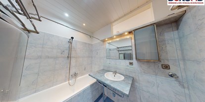 Monteurwohnung - Breitbrunn (Hörsching) - Badezimmer mit Badewanne - Apartement auf Zeit