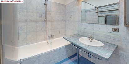 Monteurwohnung - Einzelbetten - Waldenberg - Badezimmer mit Badewanne - Apartement auf Zeit