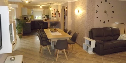 Monteurwohnung - Zimmertyp: Doppelzimmer - Schwarzheide - Essplatz mit Küche - birkenweg-7
