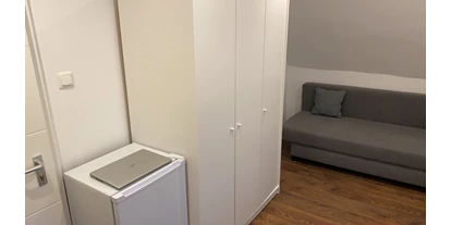 Monteurwohnung - Zimmertyp: Doppelzimmer - PLZ 64289 (Deutschland) - Kleiderschrank, Kühlschrank - Gülnaz Pesmen-Gül