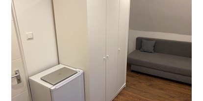 Monteurwohnung - Art der Unterkunft: Gästezimmer - PLZ 65468 (Deutschland) - Kleiderschrank, Kühlschrank - Gülnaz Pesmen-Gül