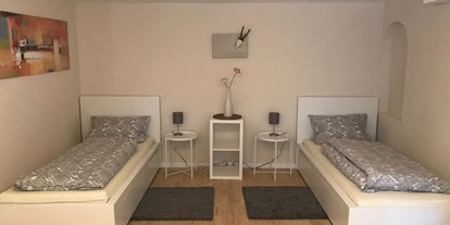 Monteurwohnung - Kühlschrank - Erdweg - Schlafen - Apartment Höllmüller