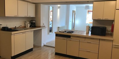 Monteurwohnung - Kühlschrank - Merching - Küche - Apartment Höllmüller