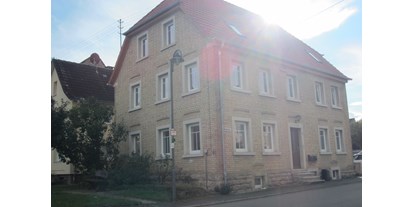 Monteurwohnung - Grünsfeld - Gästehaus Martel in 97990 Elpersheim
Moderne Altbauwohnung mit Einzel- und Mehrbettzimmern für Arbeiter und Berufsreisende - Gästehaus Martel