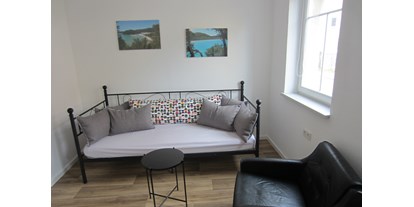 Monteurwohnung - Badezimmer: eigenes Bad - Grünsfeld - Wohnzimmer/ Einzelzimmer - Gästehaus Martel