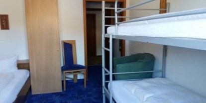 Monteurwohnung - Zimmertyp: Doppelzimmer - Loßburg - Mehrbett mit Hochbett und Balkon - Haus Adler Post