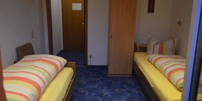 Monteurwohnung - Kühlschrank - PLZ 77883 (Deutschland) - Doppelzimmer Betten getrennt - Haus Adler Post