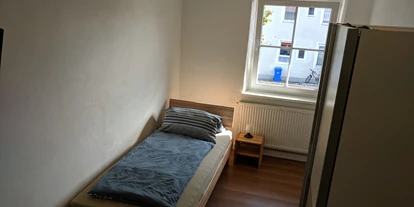 Monteurwohnung - Bettwäsche: Bettwäsche inklusive - PLZ 87650 (Deutschland) - Einbettzimmer - Zentralblick Unterthingau
