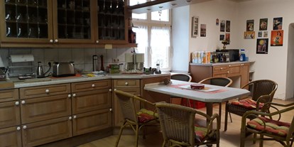 Monteurwohnung - Hund erlaubt - Glasewitz - Essecke in der großen Wohnküche - Wohnung voll ausgestattet im Gutshaus Alt Krassow