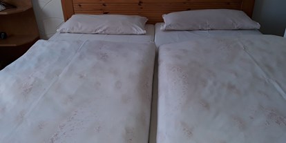 Monteurwohnung - Bettwäsche: Bettwäsche gegen Gebühr - Laage - Schlafzimmer 2 - Wohnung voll ausgestattet im Gutshaus Alt Krassow