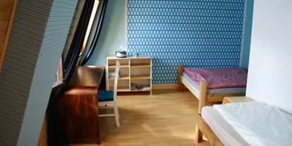Monteurwohnung - Bettwäsche: Bettwäsche gegen Gebühr - PLZ 09227 (Deutschland) - Schlafzimmer Dach mit TV - Marienberg Stadt
