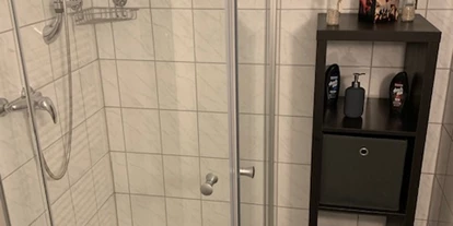 Monteurwohnung - Badezimmer: eigenes Bad - Reutlingen - Wohnung 1 - Wohnungen in Engstingen