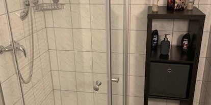 Monteurwohnung - Badezimmer: eigenes Bad - Pfullingen - Wohnung 1 - Wohnungen in Engstingen