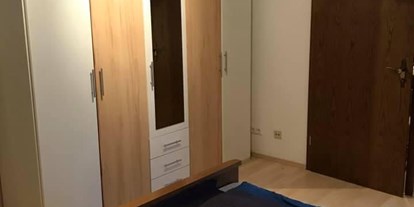 Monteurwohnung - Zimmertyp: Doppelzimmer - Oberraden - Großer Kleiderschrank  - Waldblick