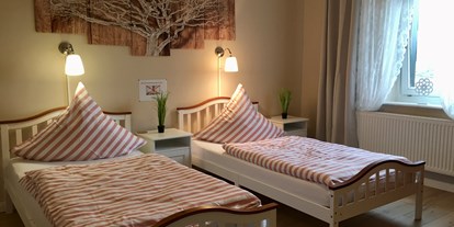 Monteurwohnung - Bettwäsche: Bettwäsche inklusive - Dillingen - Zweibettzimmer - Palminas Ferienwohnungen