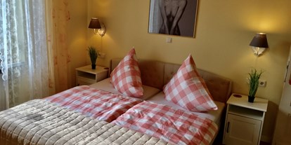 Monteurwohnung - Bettwäsche: Bettwäsche inklusive - Rehlingen-Siersburg - Doppelbettzimmer - Palminas Ferienwohnungen