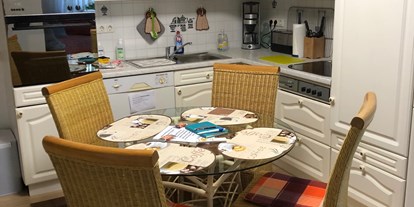 Monteurwohnung - Zimmertyp: Einzelzimmer - Möhnsen - Küche mit Eßtisch - Wiebke Grzembke