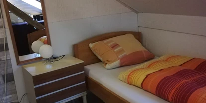 Monteurwohnung - Bettwäsche: Bettwäsche inklusive - Egg an der Günz - GästeZimmer im DG - Parkplatz + Wlan ohne Küche